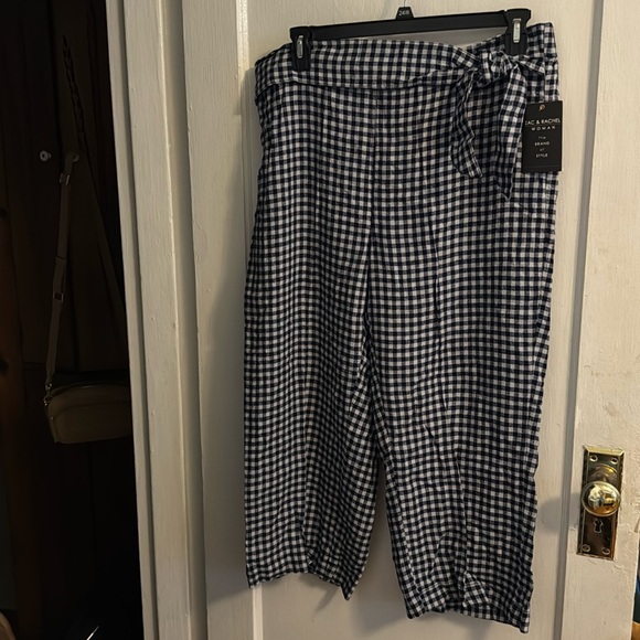 Zac & Rachel Pants - NWT Zac & Rachel crop pants size 1X.
